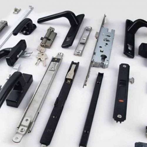 Phụ kiện cửa nhôm kính gồm những loại nào