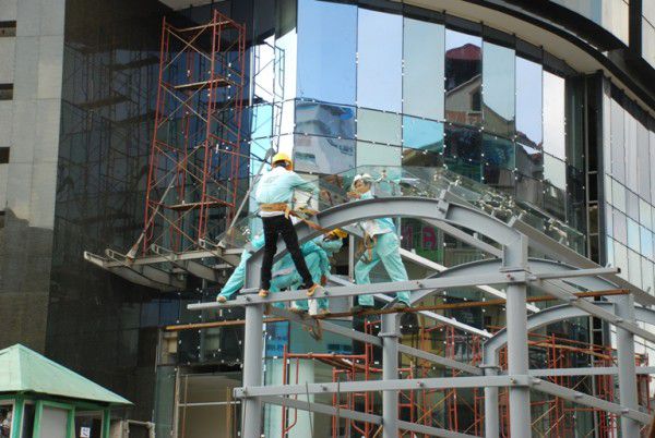 Qùy trình lắp đặt và dựng kính