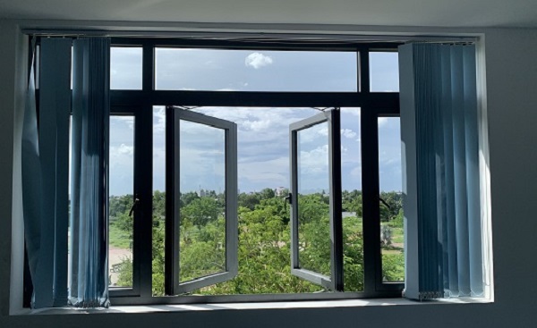 cửa sổ 4 cánh nhôm kính